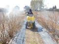 Opryskiwacz do ciągników jednoosiowych - plantacja borówki amerykańskiej.