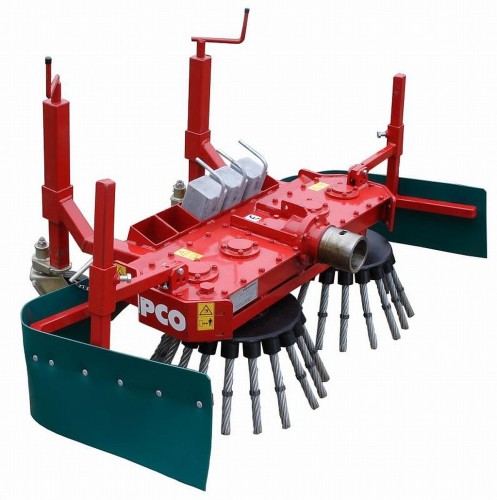 Maszyna do usuwania chwastów z powierzchni utwardzonych (odchwaszczarka) do ciągników jednoosiowych.