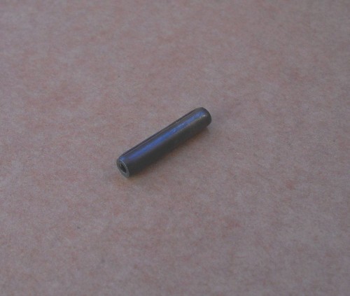 Kołek elastyczny rozprężny do mocowania dźwigni krótkiej WOM w ciągnikach jednoosiowych BCS.