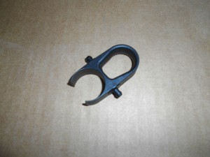 Spinka osłony kierownicy