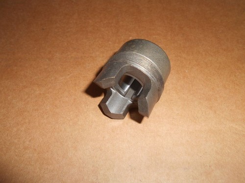 Trójząb - końcówka wałka odbioru mocy (WOM) do napędów kosiarek listwowych BCS.