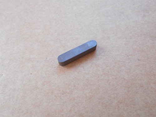 Klin mocowania końcówki WOM do kosiarek bijakowych BERTA Shark.