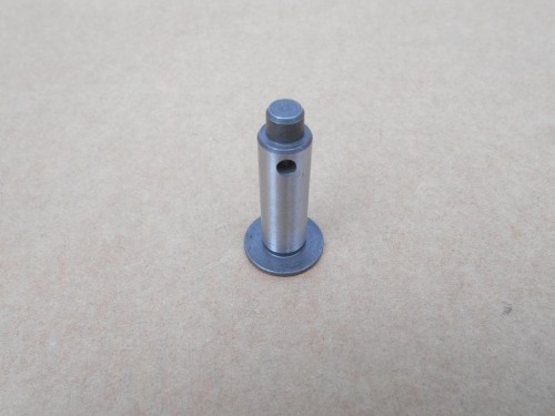 Sworzeń łożyska igiełkowego przekładni do ciągników jednoosiowych BCS.