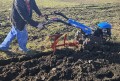 Pług jednoskibowy odwracalny do ciągników jednoosiowych - ciągnik BCS 750 z kołami 12 oraz obciążnikami 2 x 34kg